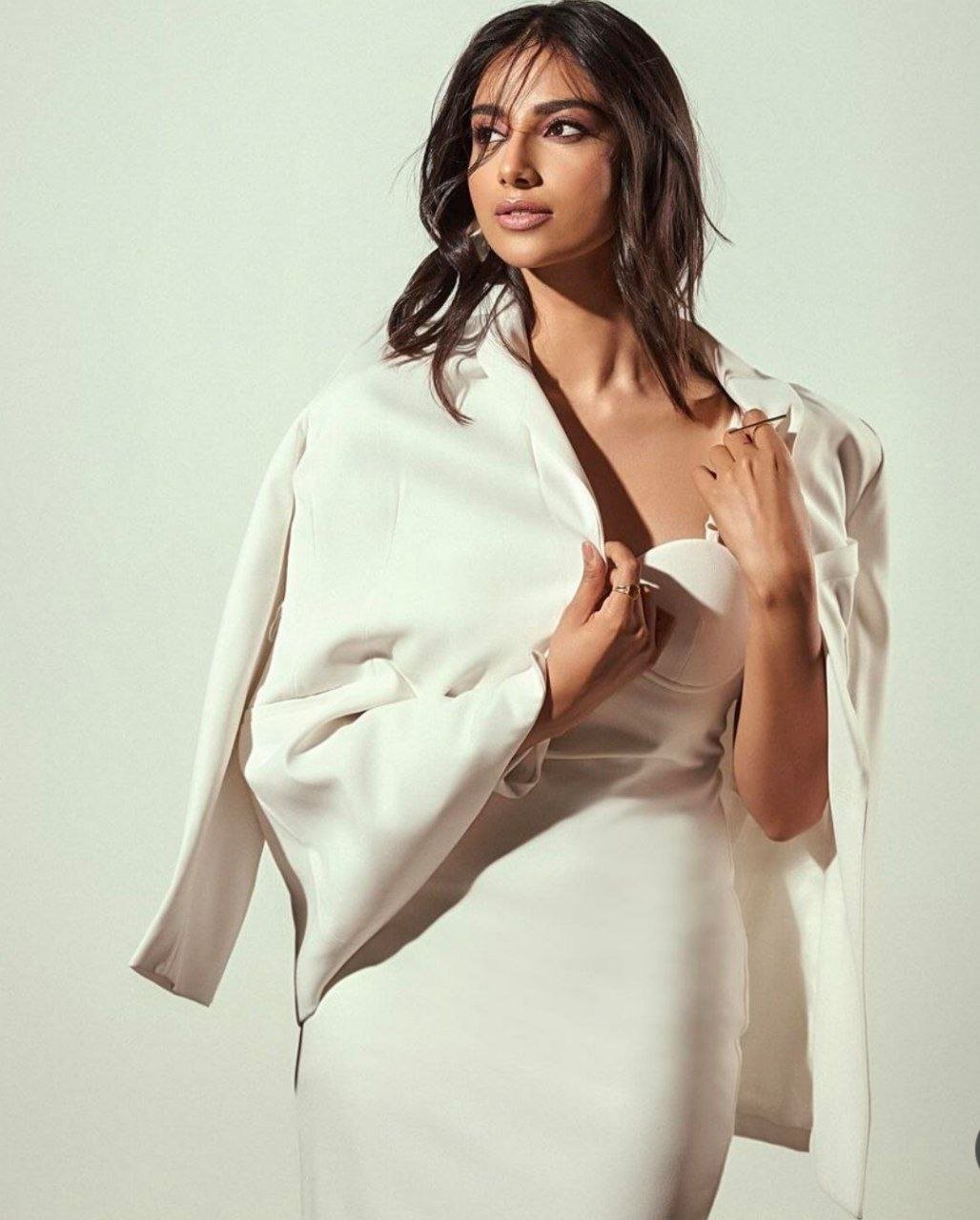 Meenakshi Chaudhary Vs Priya Bhavani Shankar 1 hello telugu heroine gallery meenakshi chaudhary 20240911 1