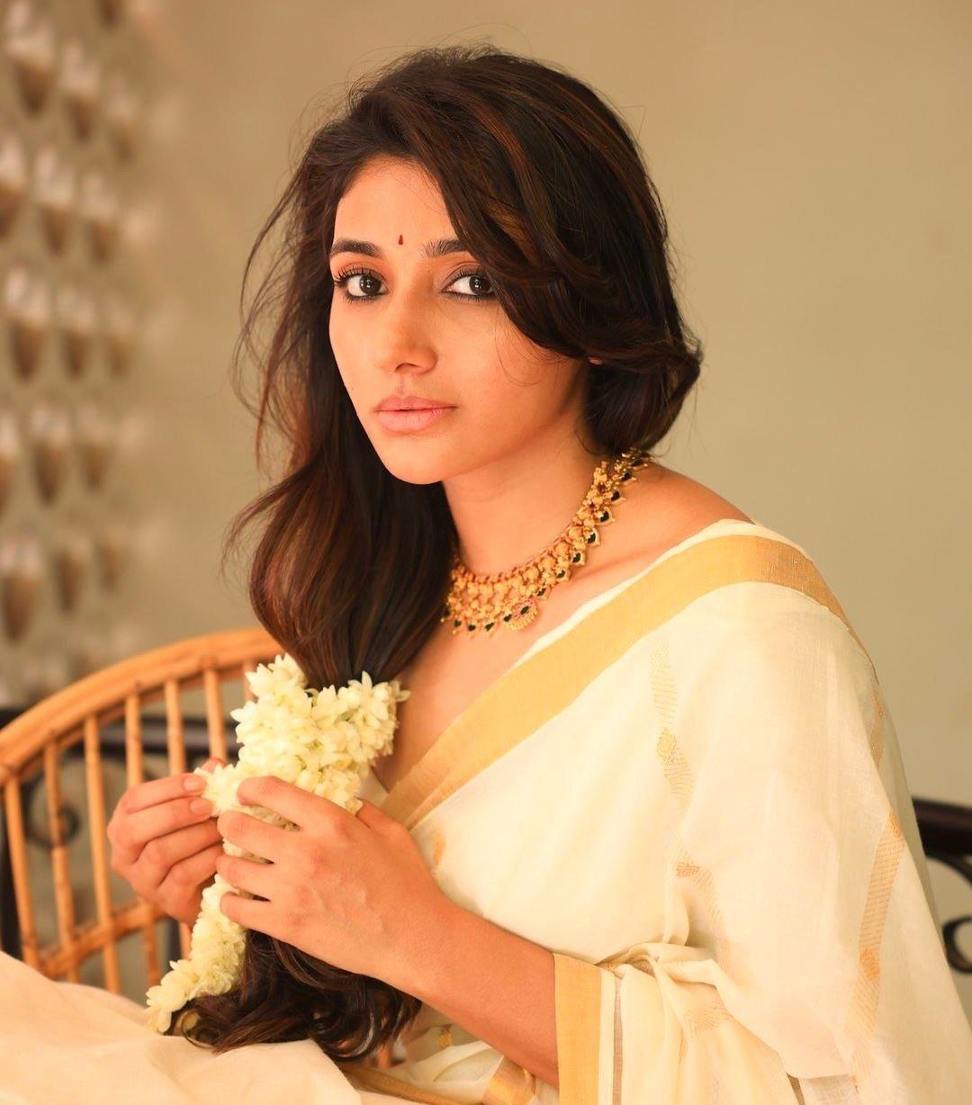 Anupama Parameswaran Vs Mirna Menon 3 hello telugu heroine gallery mirna menon 20240915 2