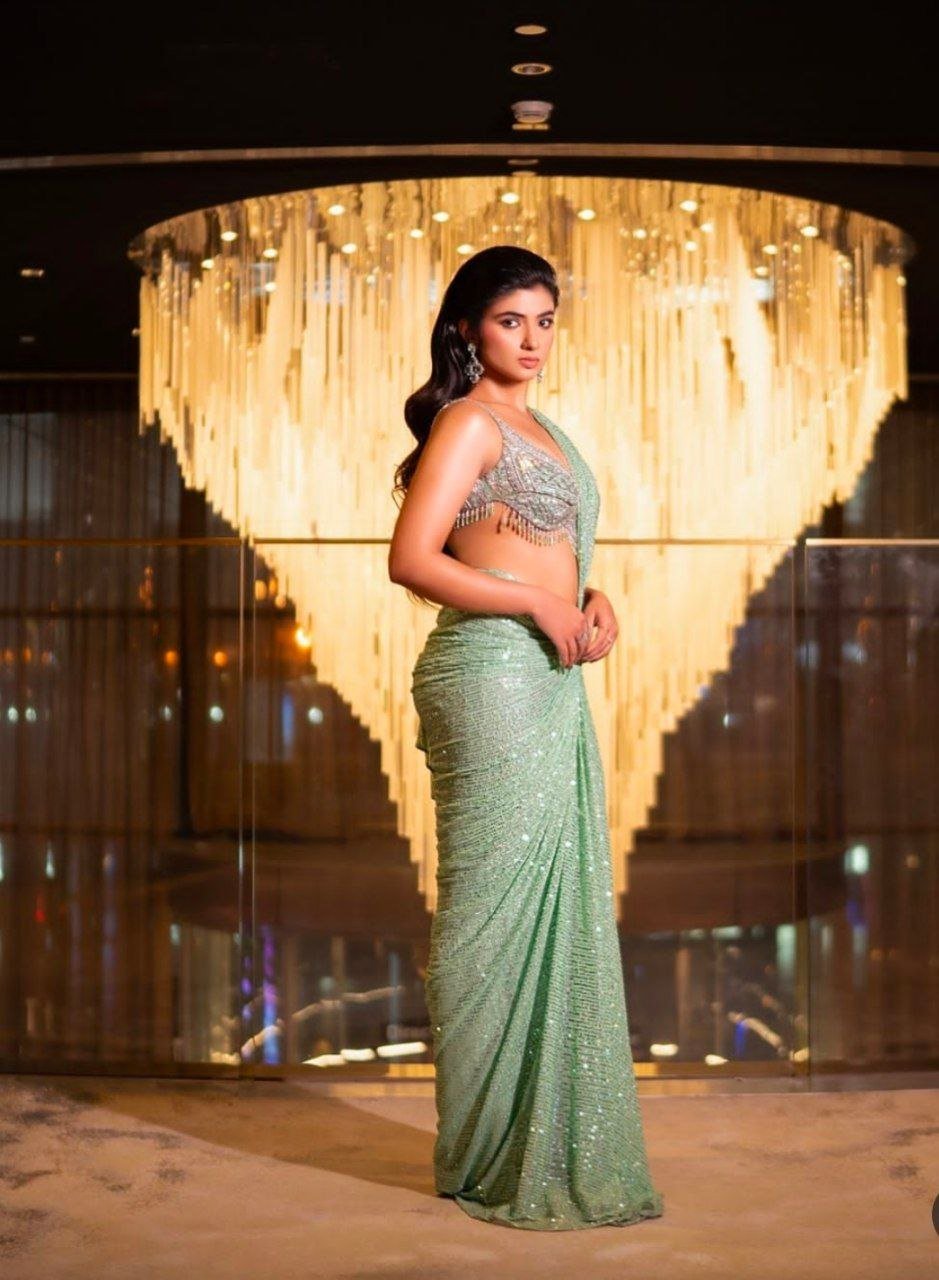 Shriya Saran Vs Pragya Nagra 3 hello telugu heroine gallery pragya nagra 20240921 2