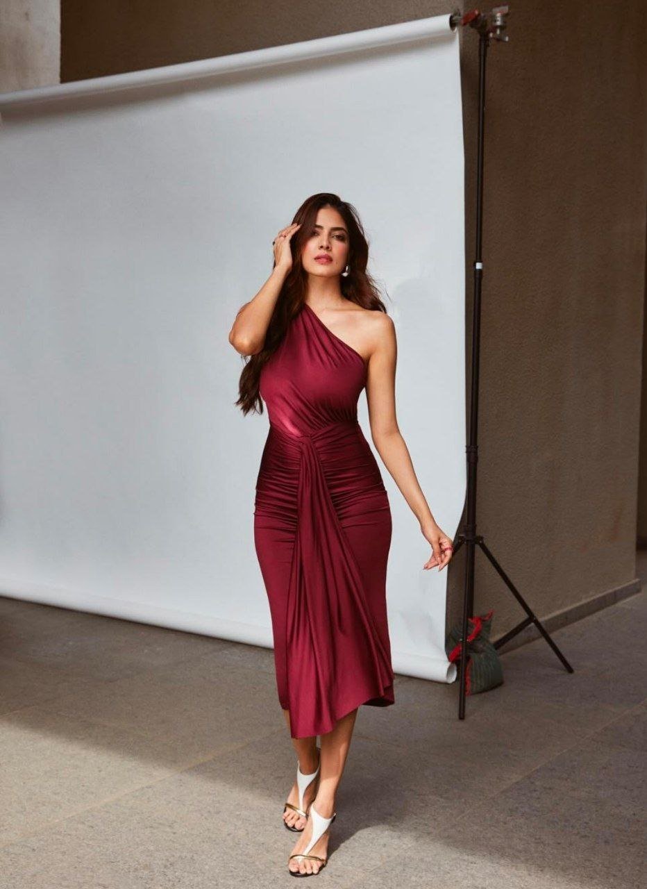 Alia Bhatt Vs Malavika Mohanan 3 hello telugu heroine gallery malavika mohanan 20240924 2