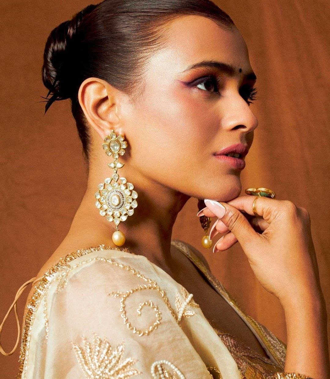 Hebah Patel Vs Sri Divya 1 hello telugu heroine gallery hebah patel 20240928 1