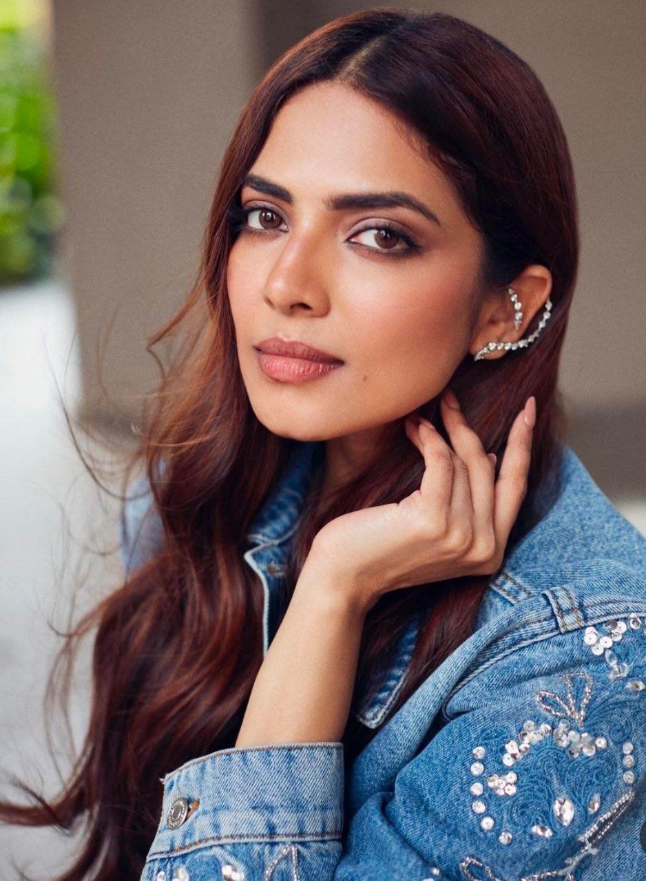 Malavika Mohanan Vs Bhagyashri Borse 2 hello telugu heroine gallery malavika mohanan 20241002 3