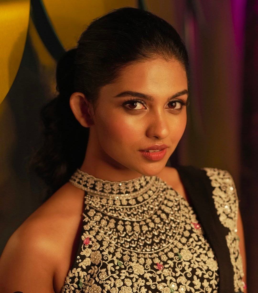 Meenakshi Chaudhary Vs Mamitha Baiju 3 hello telugu heroine gallery mamitha baiju 20241004 2