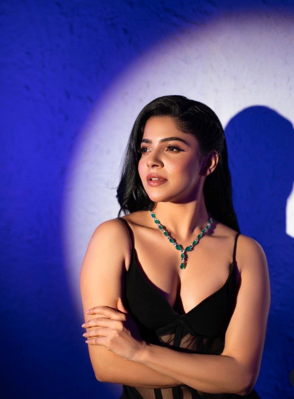 hello telugu heroine gallery divya bharathi 20241024 2