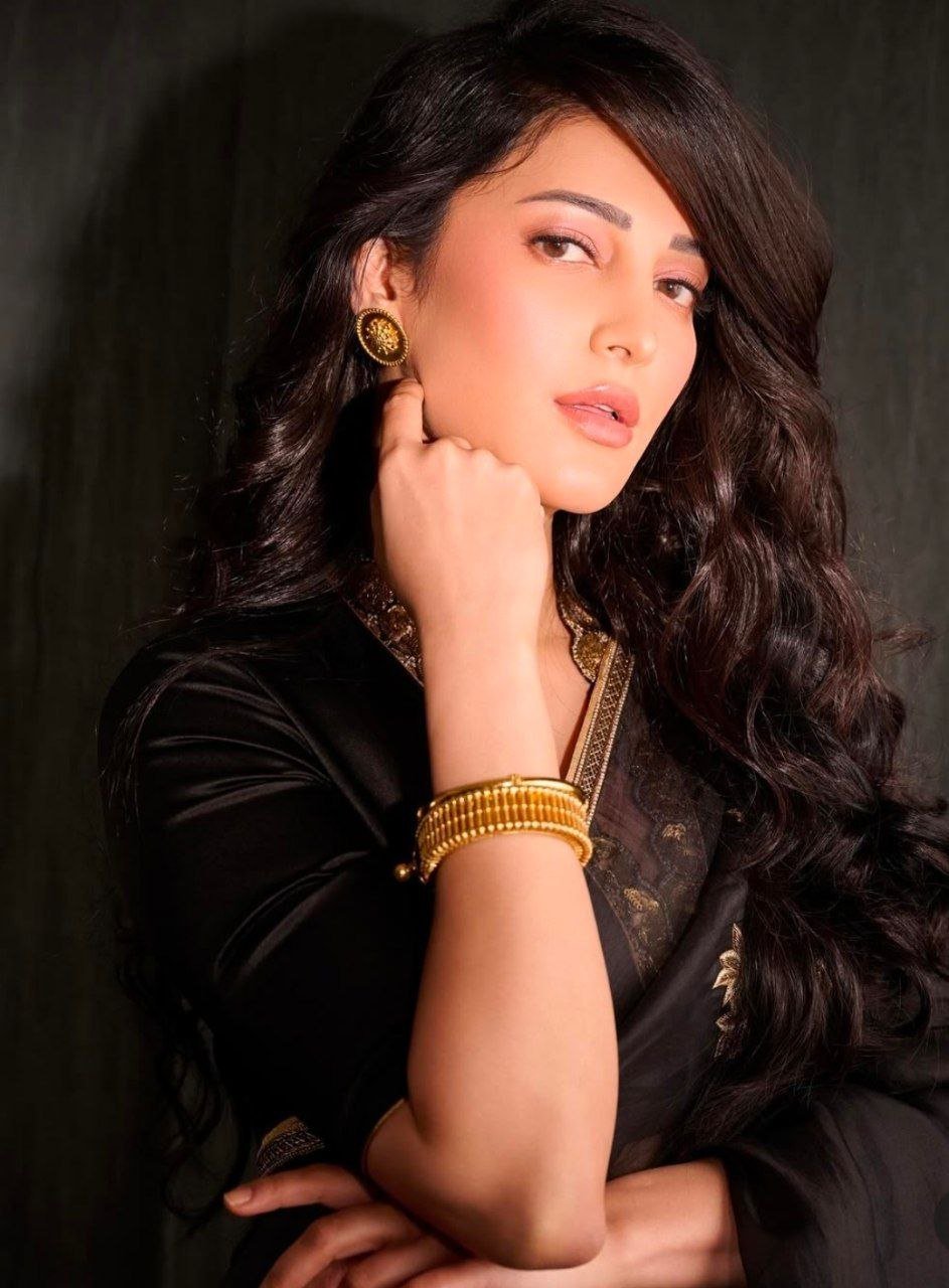 Shruti Haasan Vs Nora Fatehi 2 hello telugu heroine gallery shruti haasan 20241030 3