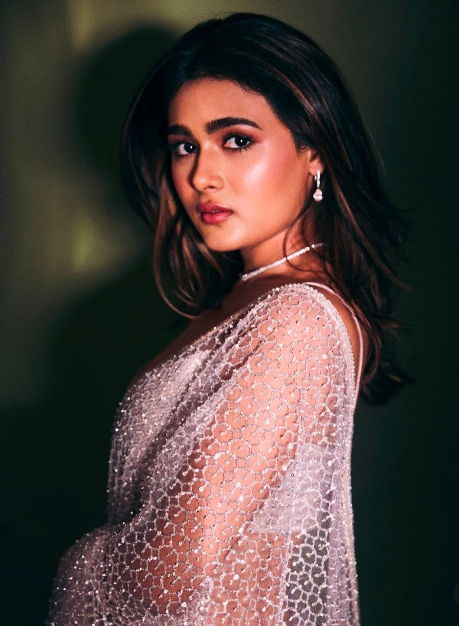 Malavika Mohanan Vs Shalini Pandey 2 hello telugu heroine gallery shalini pandey 20241102 1