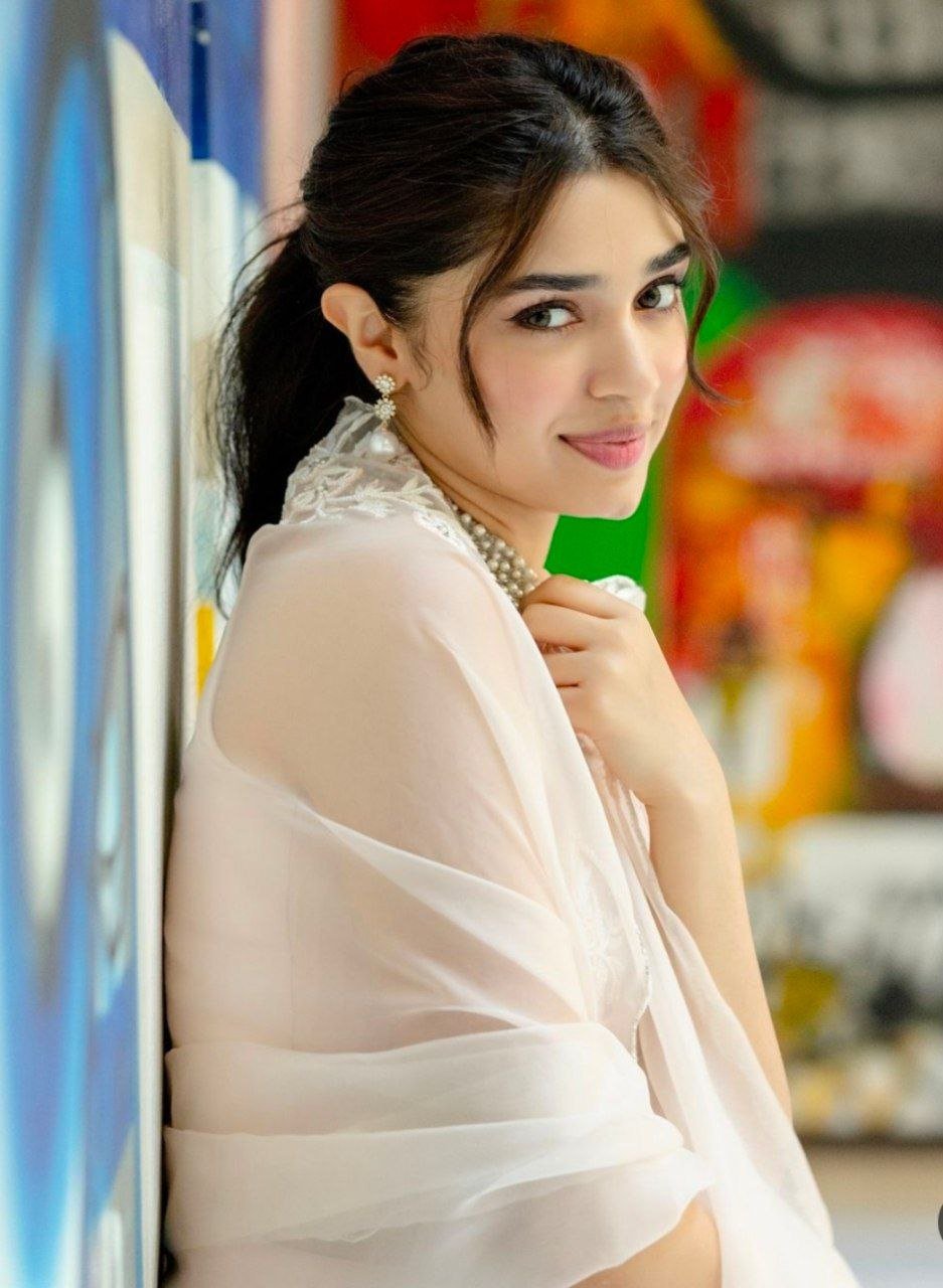 Malavika Mohanan Vs Krithi Shetty 3 hello telugu heroine gallery krithi shetty 20241109 1