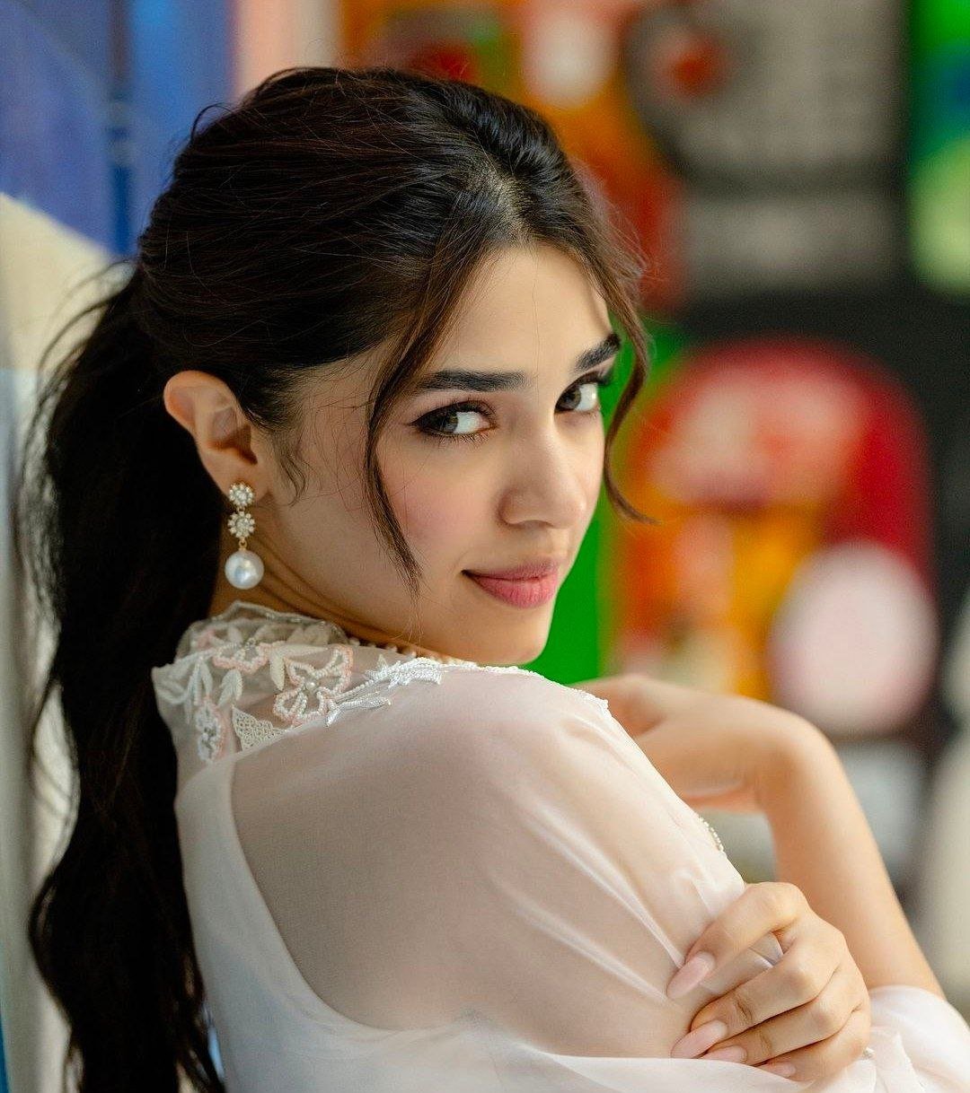 Malavika Mohanan Vs Krithi Shetty 4 hello telugu heroine gallery krithi shetty 20241109 3