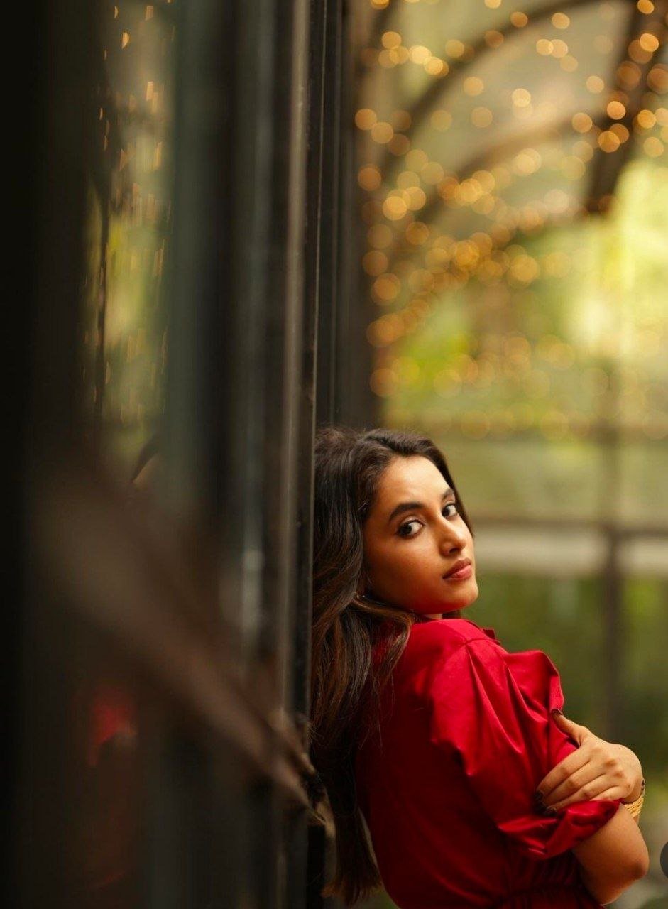 Kiara Advani Vs Priyanka Mohan 3 hello telugu heroine gallery priyanka mohan 20241110 2