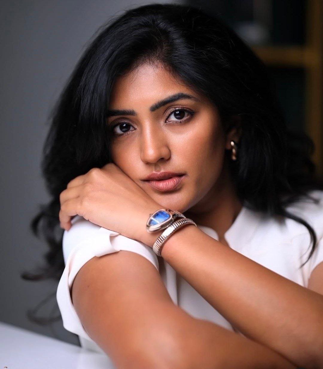 Meenakshi Chaudhary Vs Eesha Rebba 4 hello telugu heroine gallery eesha rebba 20241122 4