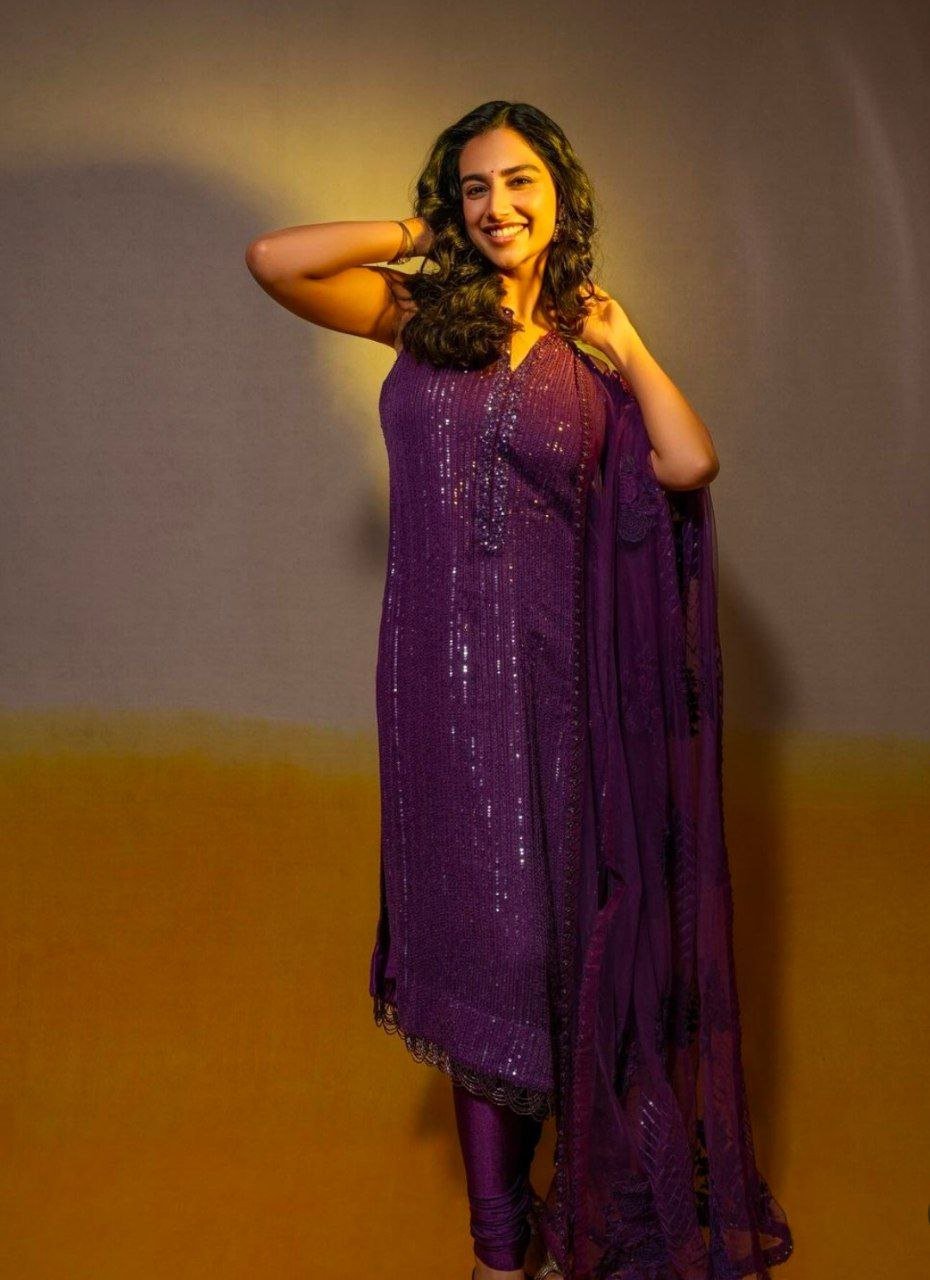 Meenakshi Chaudhary Vs Eesha Rebba 1 hello telugu heroine gallery meenakshi chaudhary 20241122 1