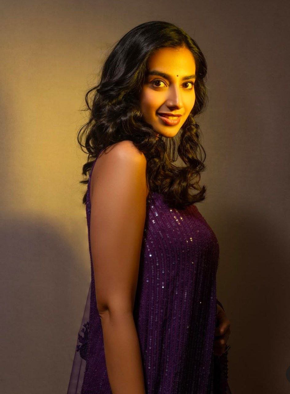 Meenakshi Chaudhary Vs Eesha Rebba 2 hello telugu heroine gallery meenakshi chaudhary 20241122 3