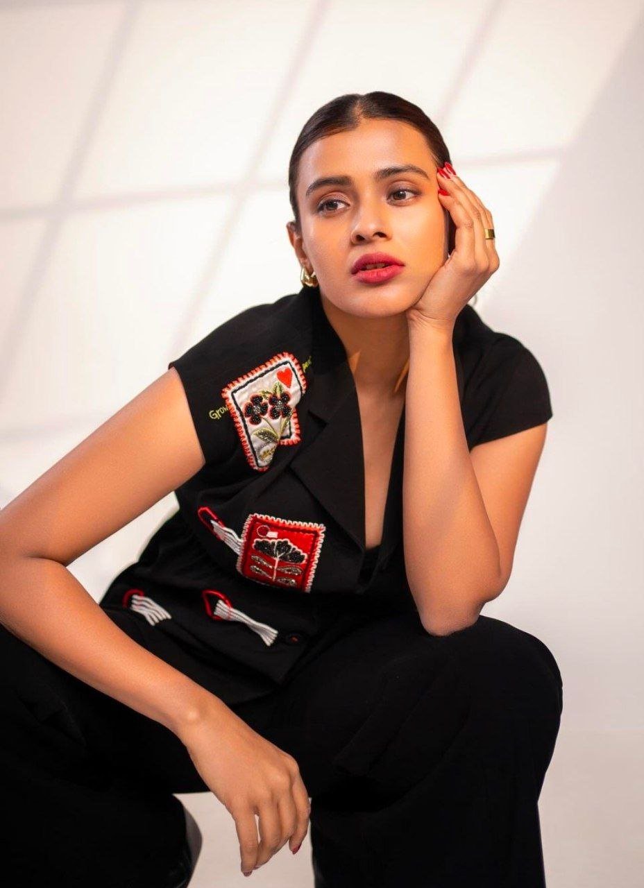 hello telugu heroine gallery hebah patel 20241125 3