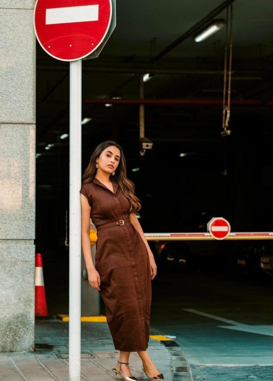 Keerthy Suresh Vs Priyanka Mohan 3 hello telugu heroine gallery priyanka mohan 20241201 3