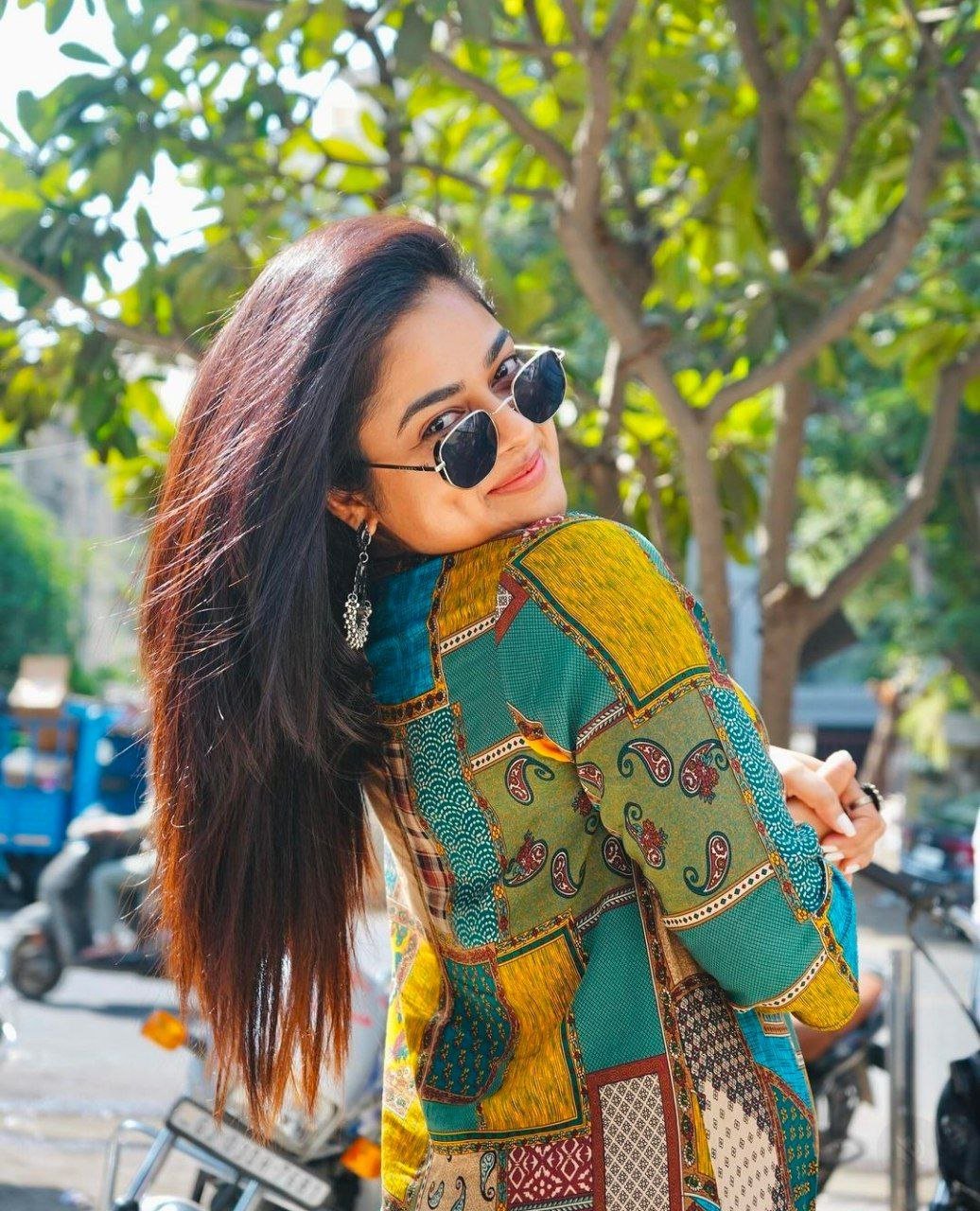 Siddhi Idnani Vs Malavika Sharma 1 hello telugu heroine gallery siddhi idnani 20241203 2