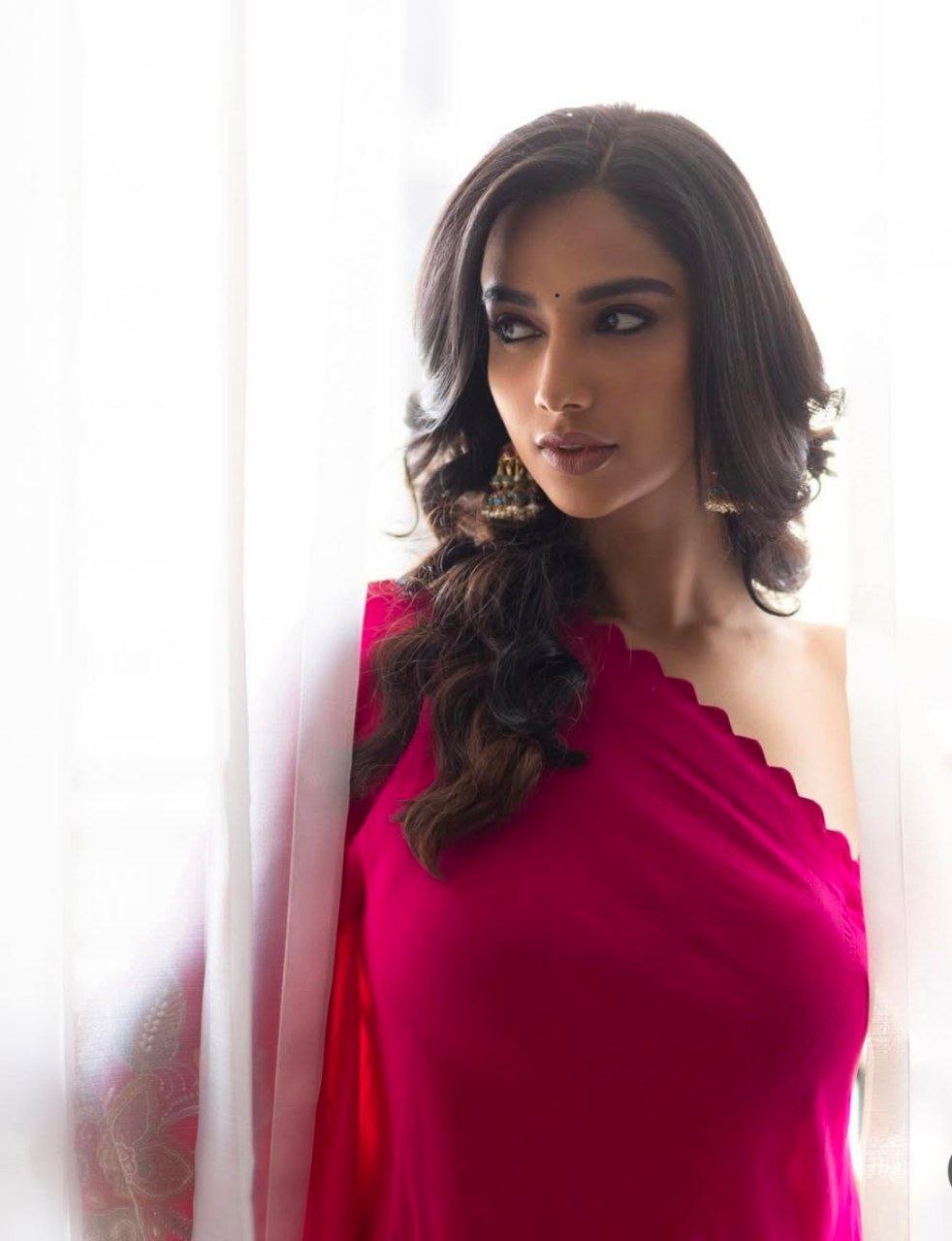 hello telugu heroine gallery meenakshi chaudhary 20241208 1