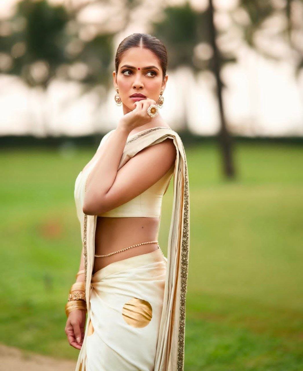 hello telugu heroine gallery malavika mohanan 20241214 3