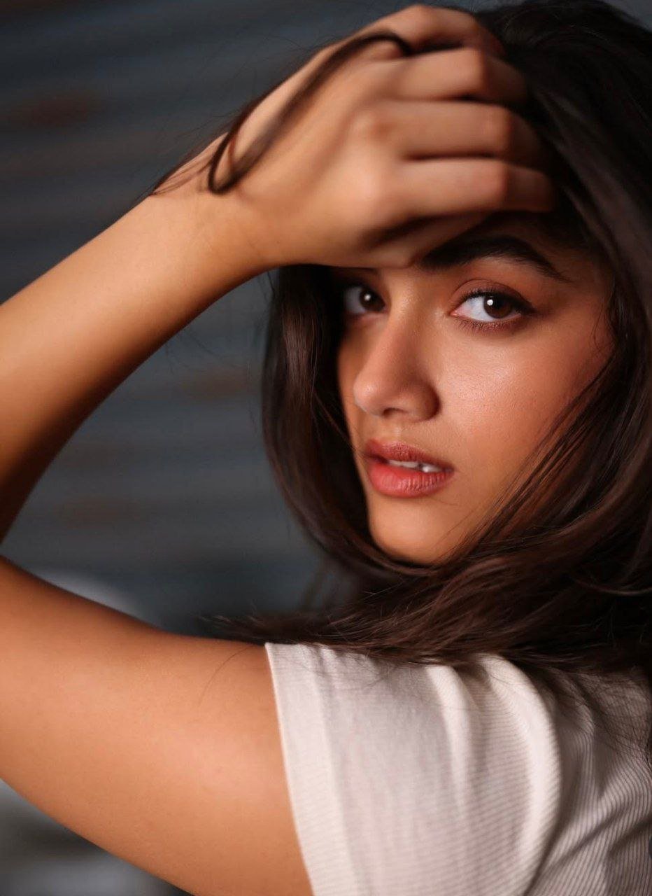 Bhagyashri Borse Vs Mirna Menon 1 hello telugu heroine gallery bhagyashri borse 20241215 1