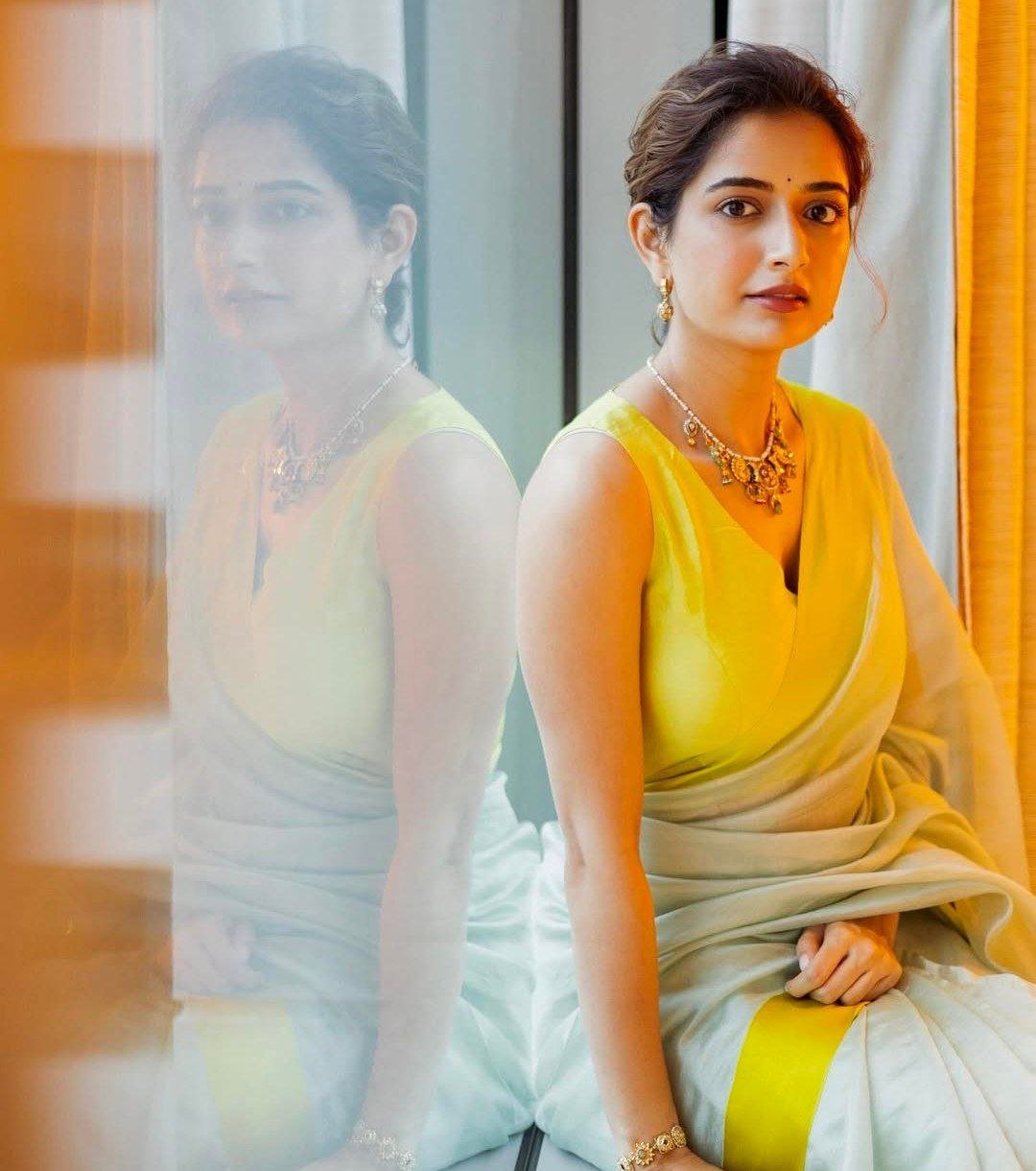 hello telugu heroine gallery ashika ranganath 20241218 3