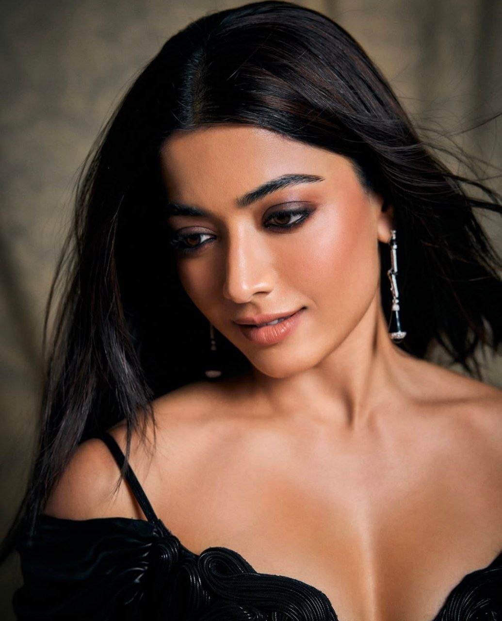 Rashmika Mandanna Vs Krithi Shetty 1 hello telugu heroine gallery rashmika mandanna 20241219 1