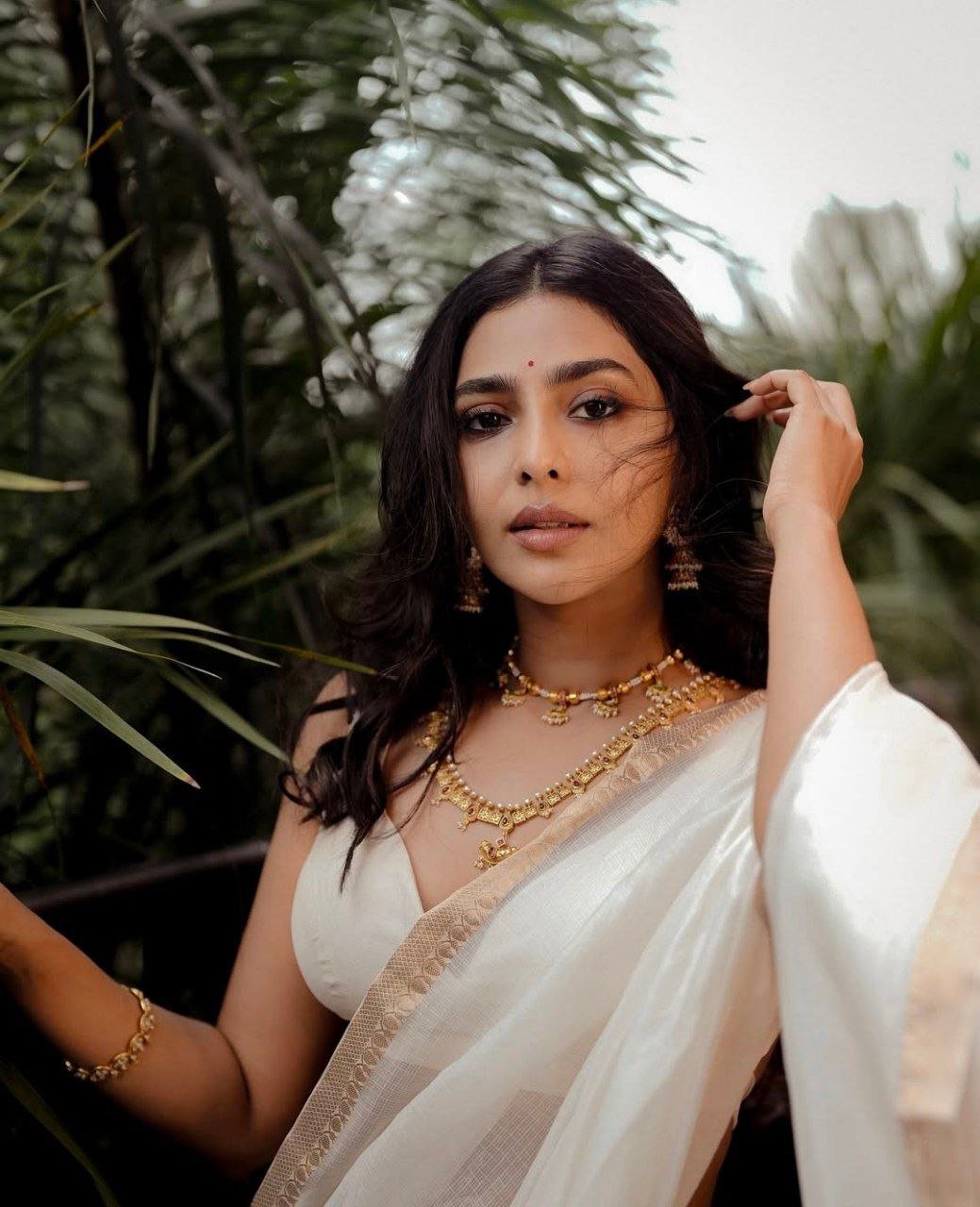 Aishwarya Lekshmi Vs Anju Kurian 2 hello telugu heroine gallery aishwarya lekshmi 20241224 3