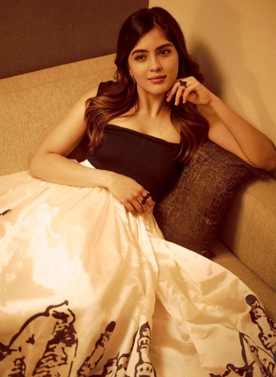 Malavika Sharma Vs Amritha Aiyer 3 hello telugu heroine gallery amritha aiyer 20241228 2