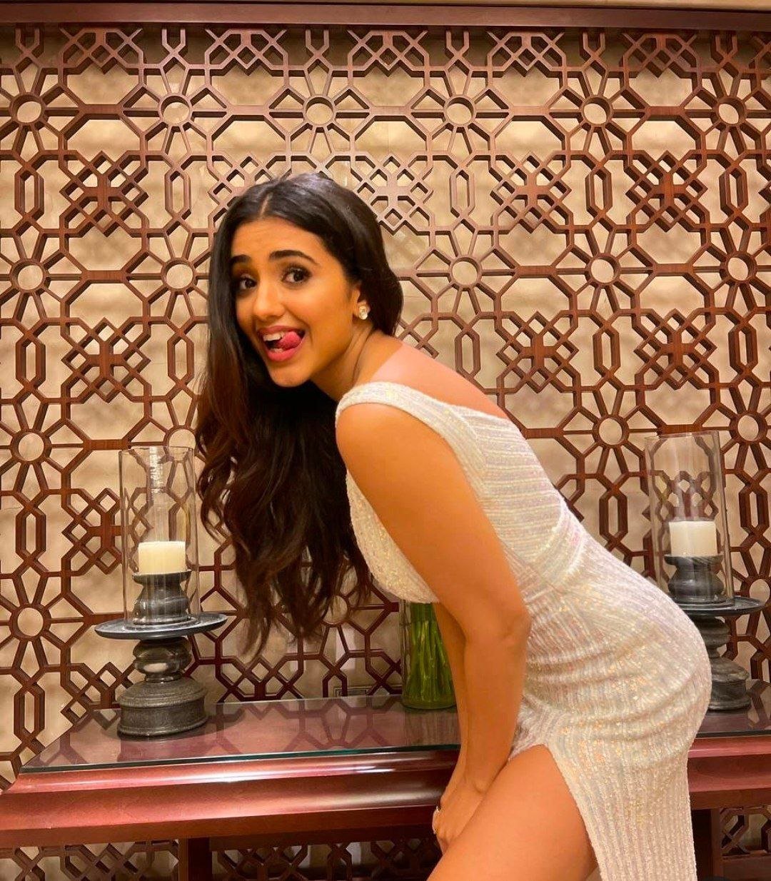 Malavika Sharma Vs Amritha Aiyer 2 hello telugu heroine gallery malavika sharma 20241228 3