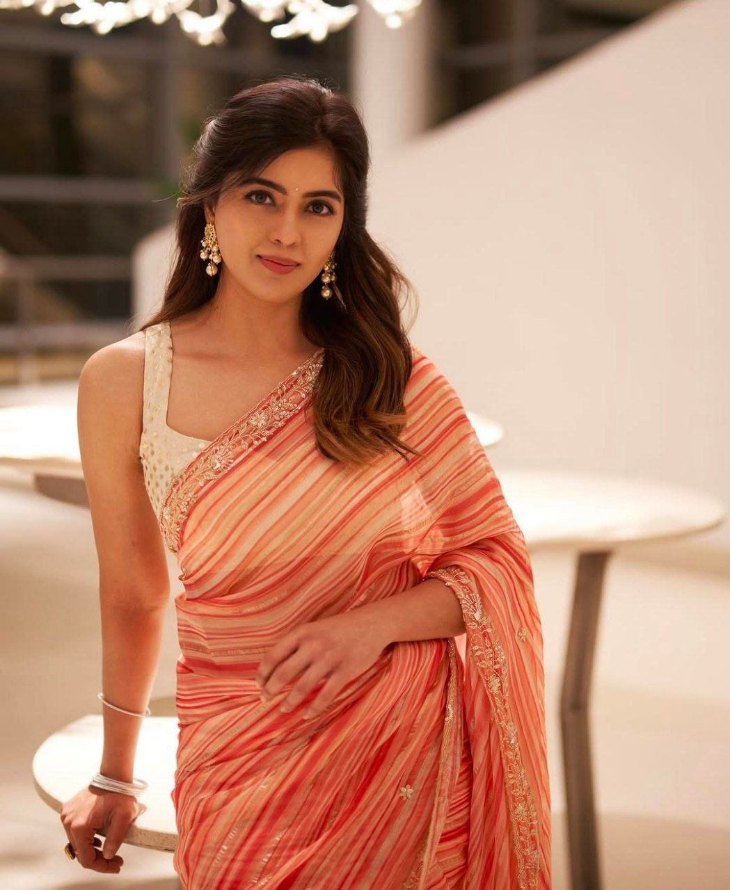 hello telugu heroine gallery amritha aiyer 20251002 3