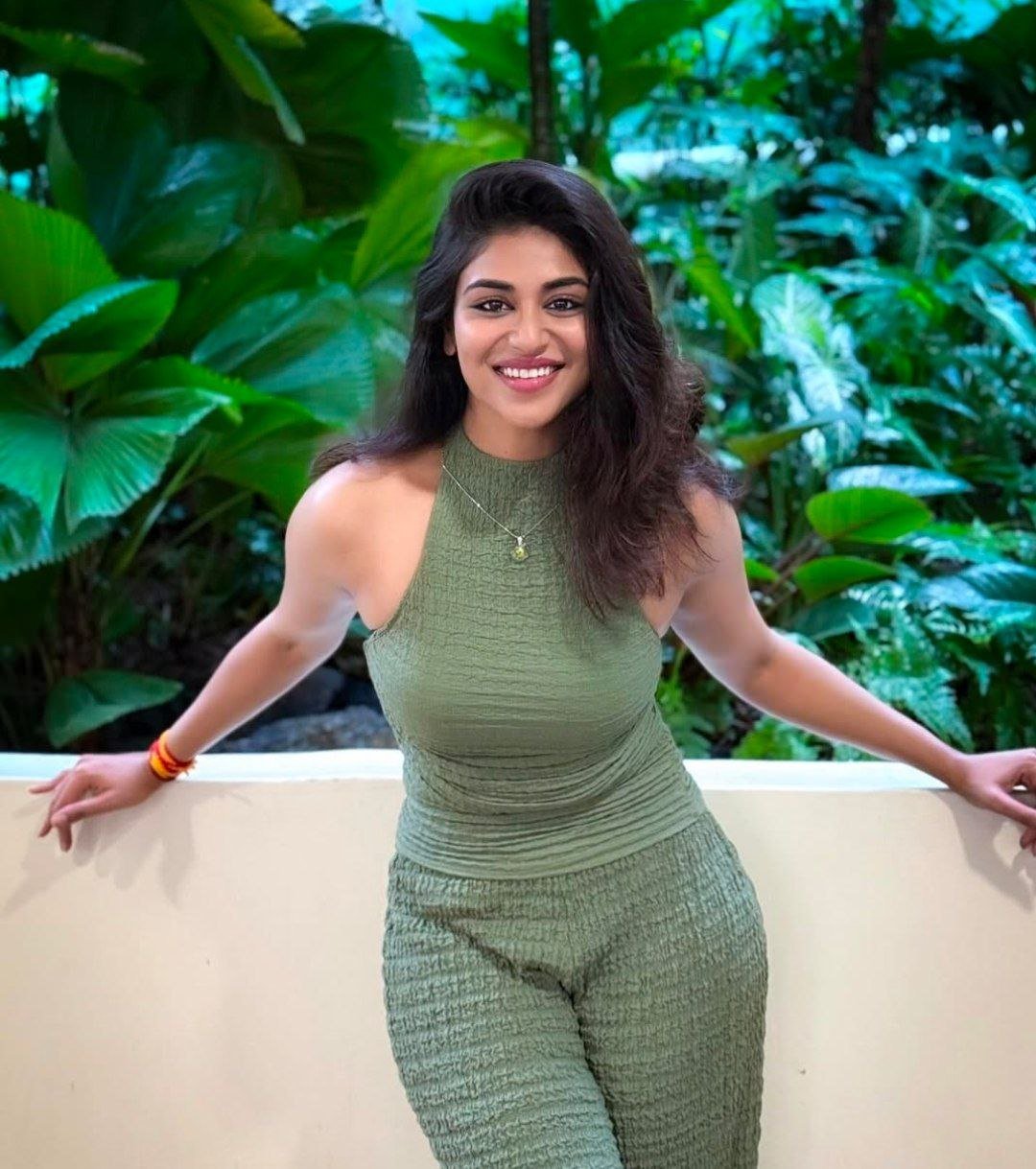 hello telugu heroine gallery indhuja ravichandran 20251002 4