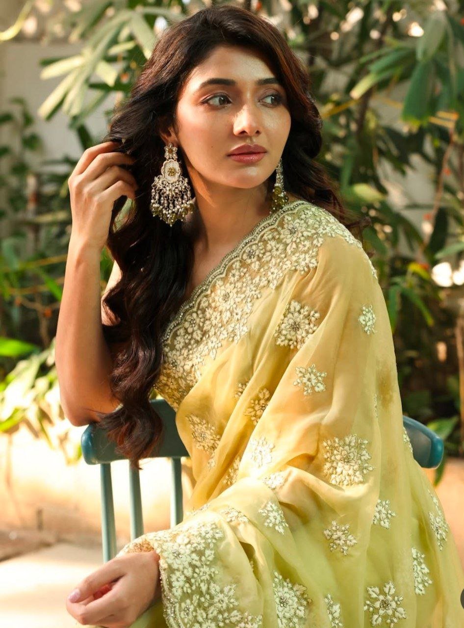 Bhumi Pednekar Vs Mirna Menon 3 hello telugu heroine gallery mirna menon 20250202 2