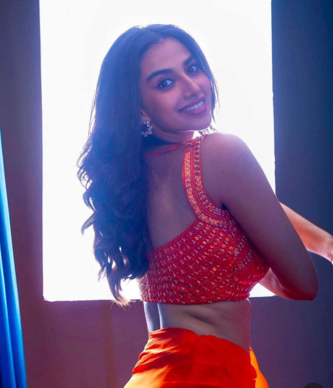 hello telugu heroine gallery meenakshi chaudhary 20250211 3