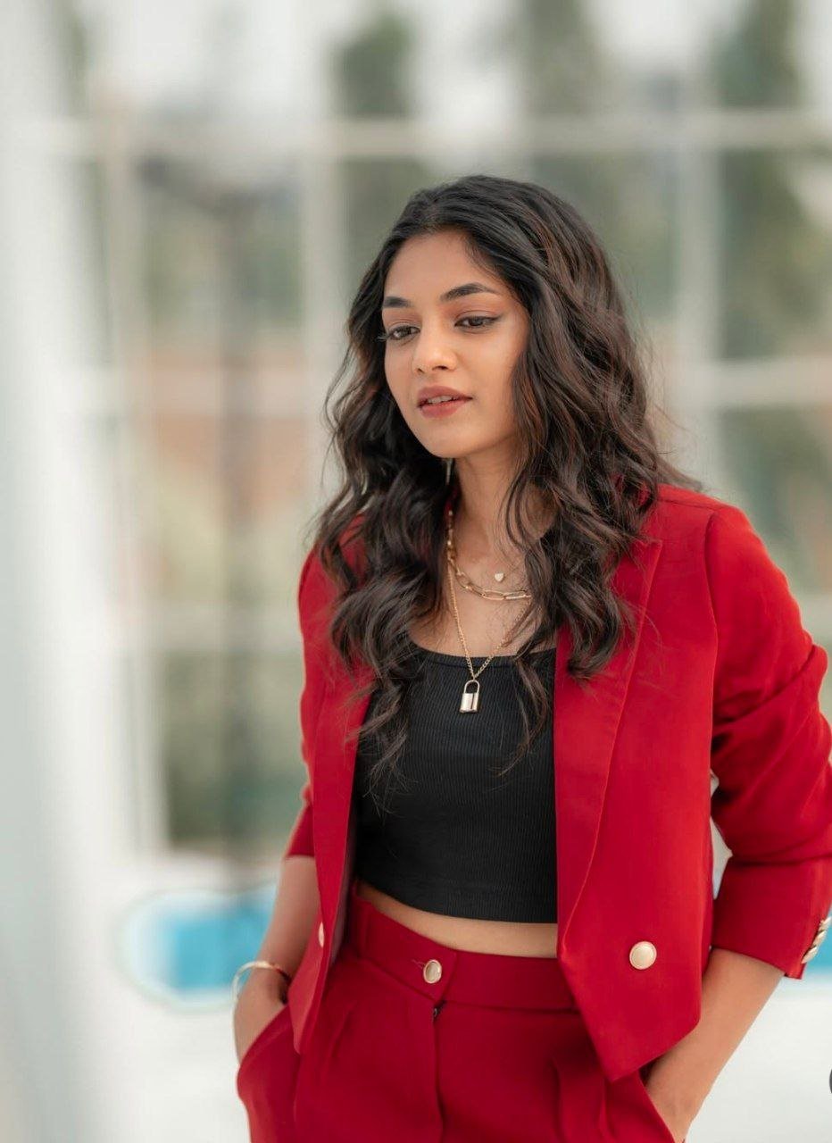 hello telugu heroine gallery ivana 20250212 2