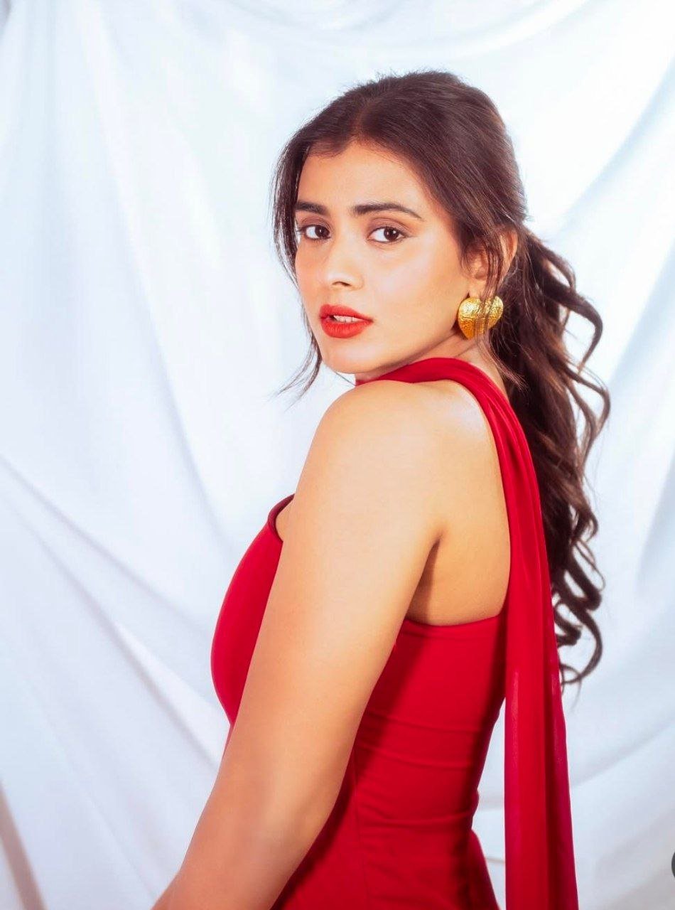 Hebah Patel Vs Jannat Zubair Rahmani 2 hello telugu heroine gallery hebah patel 20250220 3