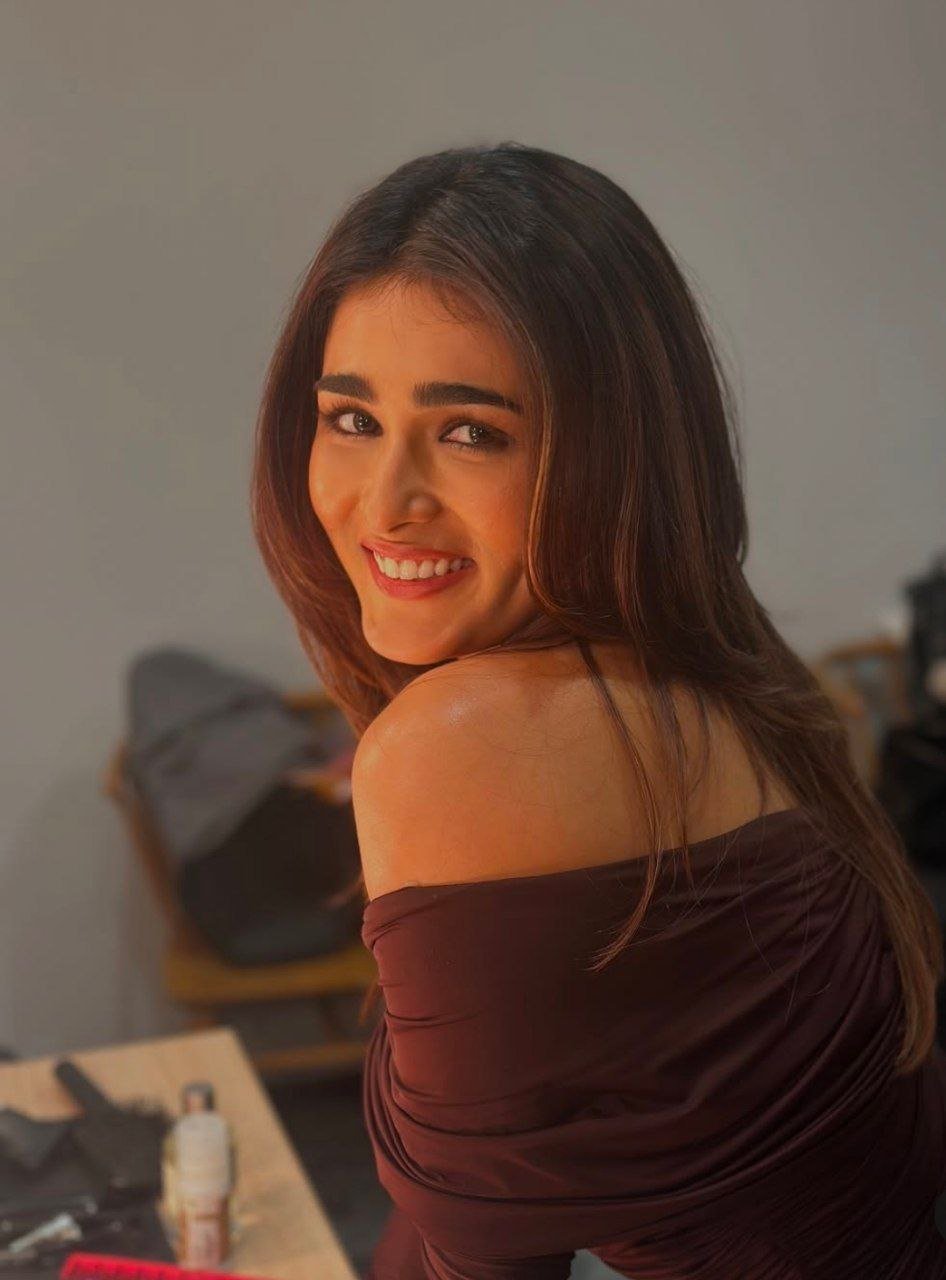 Raashii Khanna Vs Shalini Pandey 3 hello telugu heroine gallery shalini pandey 20250226 2