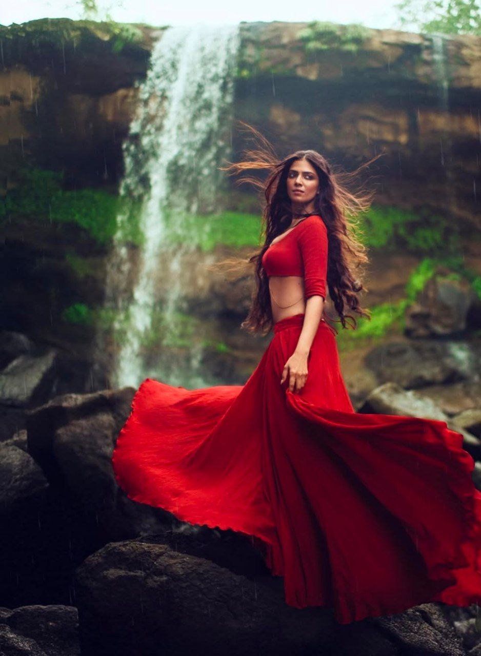 Malavika Mohanan Vs Mirna Menon 2 hello telugu heroine gallery malavika mohanan 20250228 3