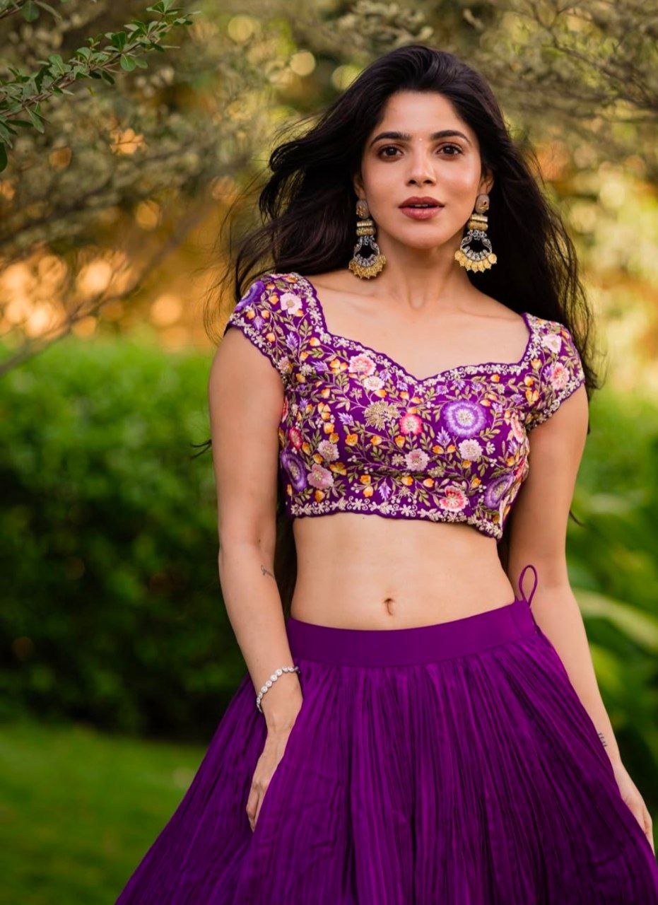 hello telugu heroine gallery divya bharathi 20250305 4