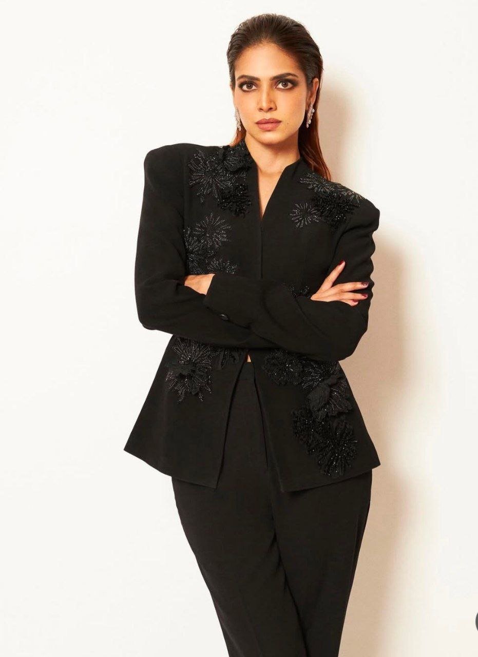 Malavika Mohanan Vs Sandeepa Dhar with Stunning Looks 1 hello telugu heroine gallery malavika mohanan 20250402 1