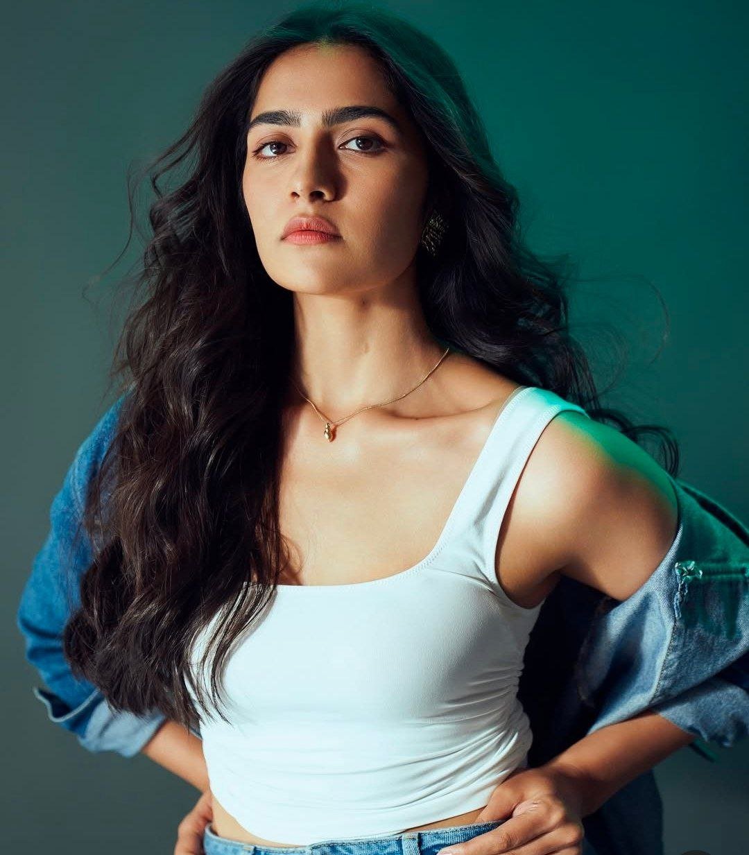 Beauty Rukmini Vasanth Vs Sreemukhi 2 hello telugu heroine gallery rukmini vasanth 20250411 3