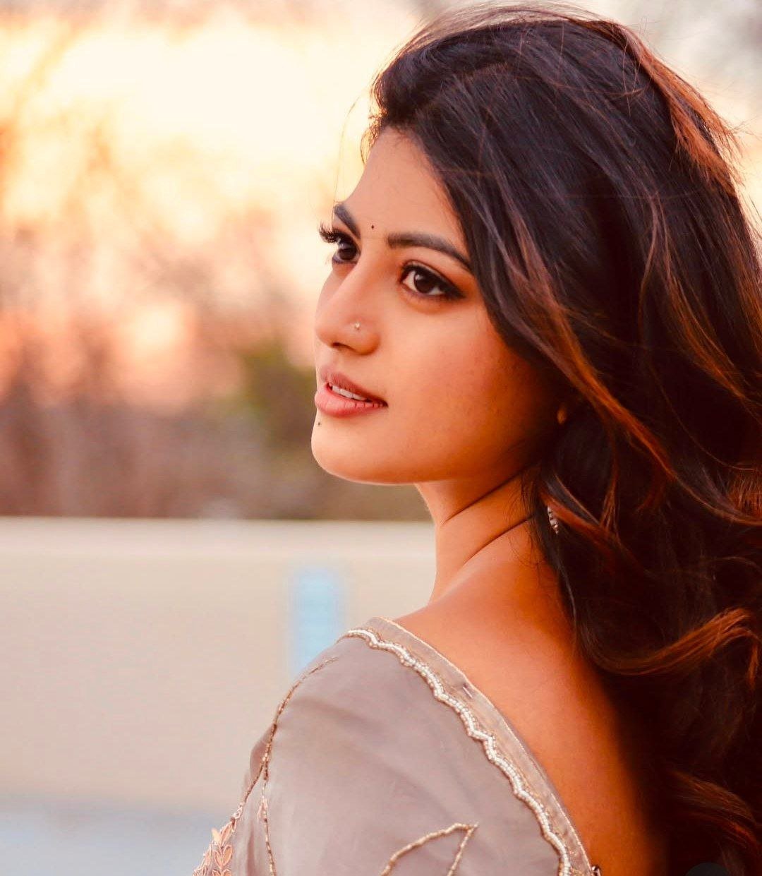 Beauty Mirna Menon Vs Kayal Anandhi 3 hello telugu heroine gallery kayal anandhi 20250414 2