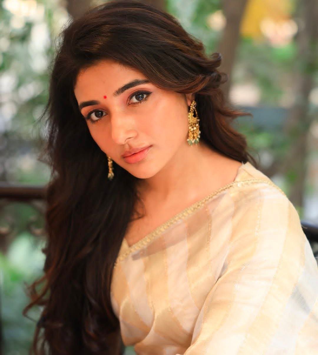 Beauty Mirna Menon Vs Kayal Anandhi 1 hello telugu heroine gallery mirna menon 20250414 1