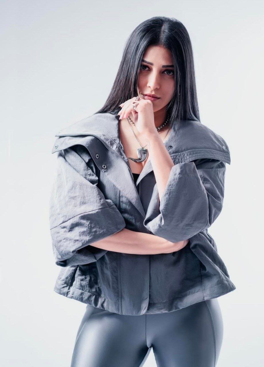 Stunning Shruti Haasan Vs Saiee Manjrekar 1 hello telugu heroine gallery shruti haasan 20250415 1