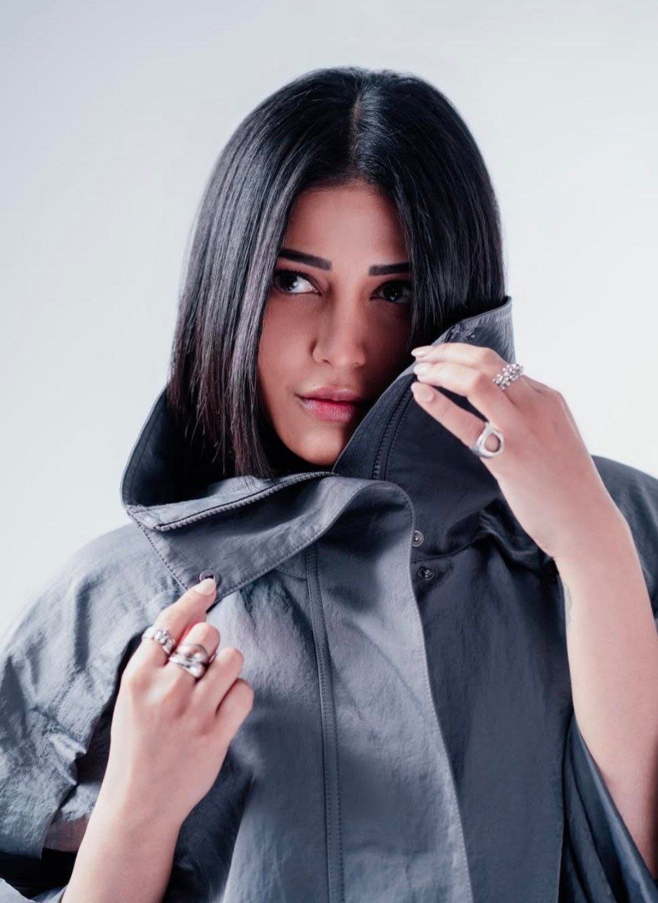 Stunning Shruti Haasan Vs Saiee Manjrekar 2 hello telugu heroine gallery shruti haasan 20250415 3