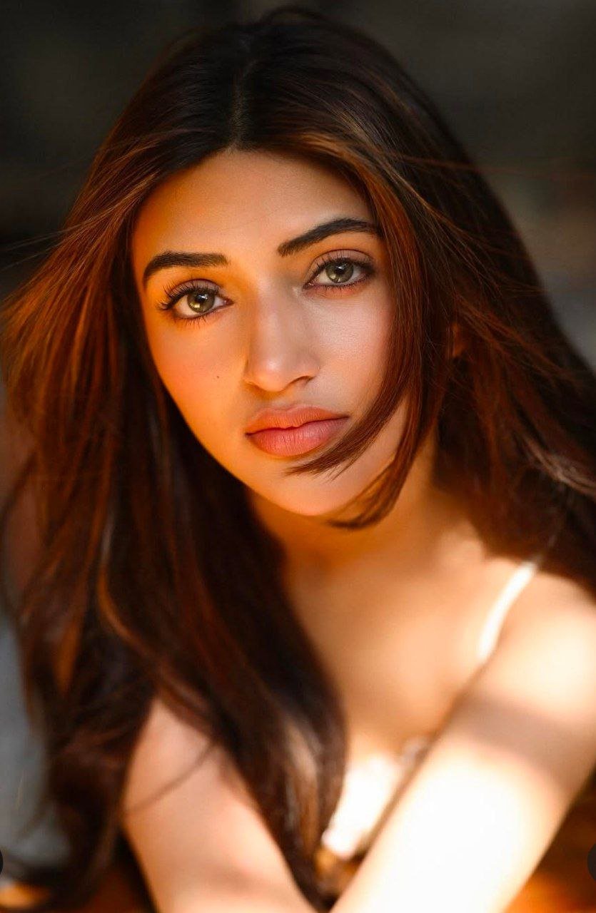 Beauty Sree Leela Vs Divya Bharathi 1 hello telugu heroine gallery sree leela 20250418 1