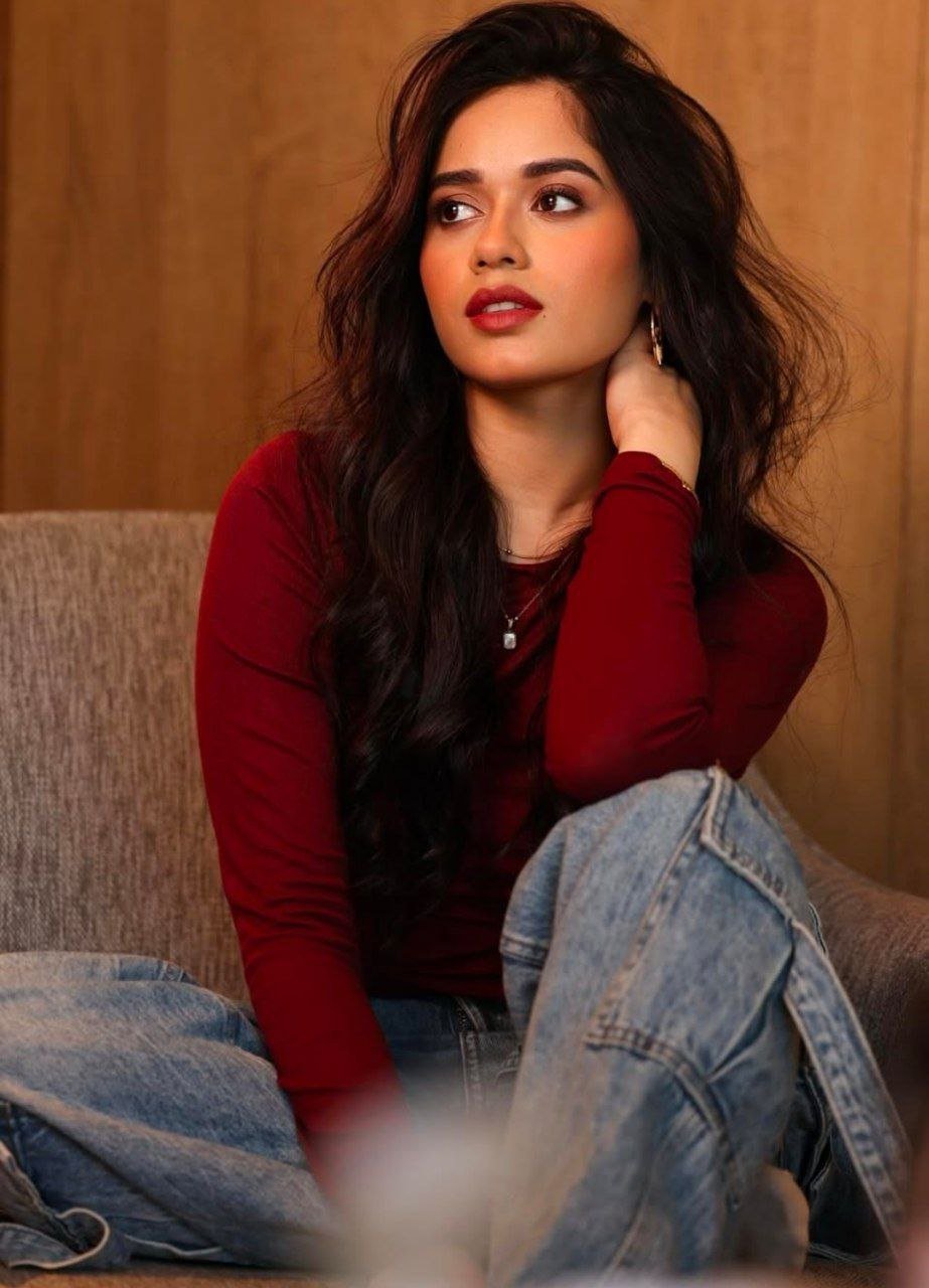 Beauty Jannat Zubair Rahmani Vs Sreemukhi 1 hello telugu heroine gallery jannat zubair rahmani 20250419 1