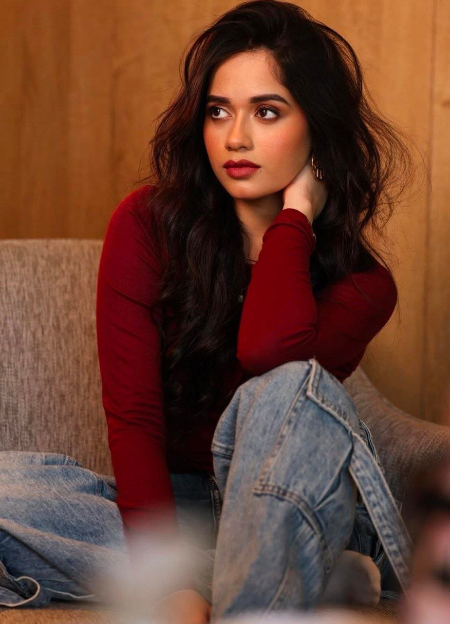 Beauty Jannat Zubair Rahmani Vs Sreemukhi 2 hello telugu heroine gallery jannat zubair rahmani 20250419 3