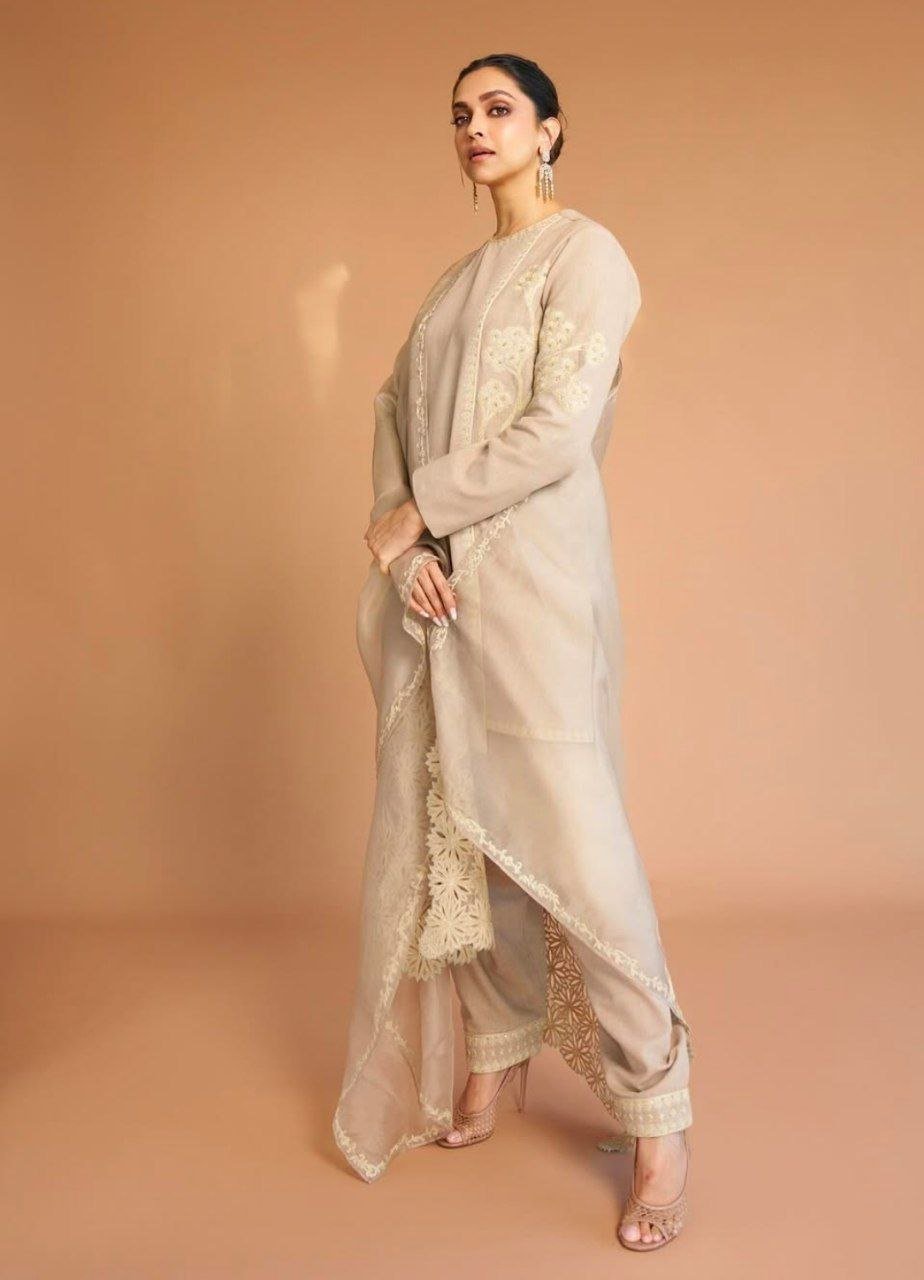 Beauty Deepika Padukone Vs Neha Shetty 1 hello telugu heroine gallery deepika padukone 20250501 1