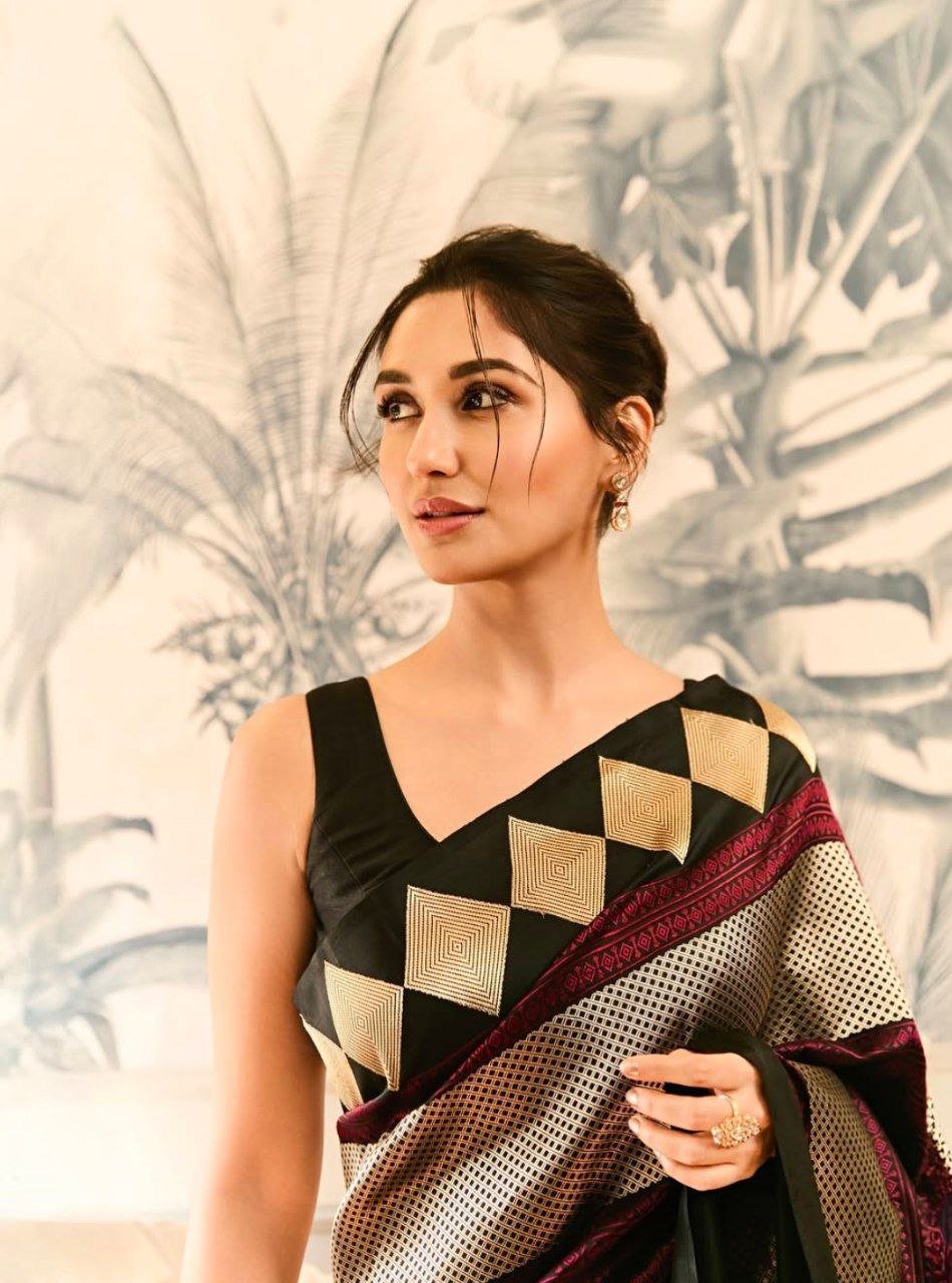 hello telugu heroine gallery nikita dutta 20250504 3