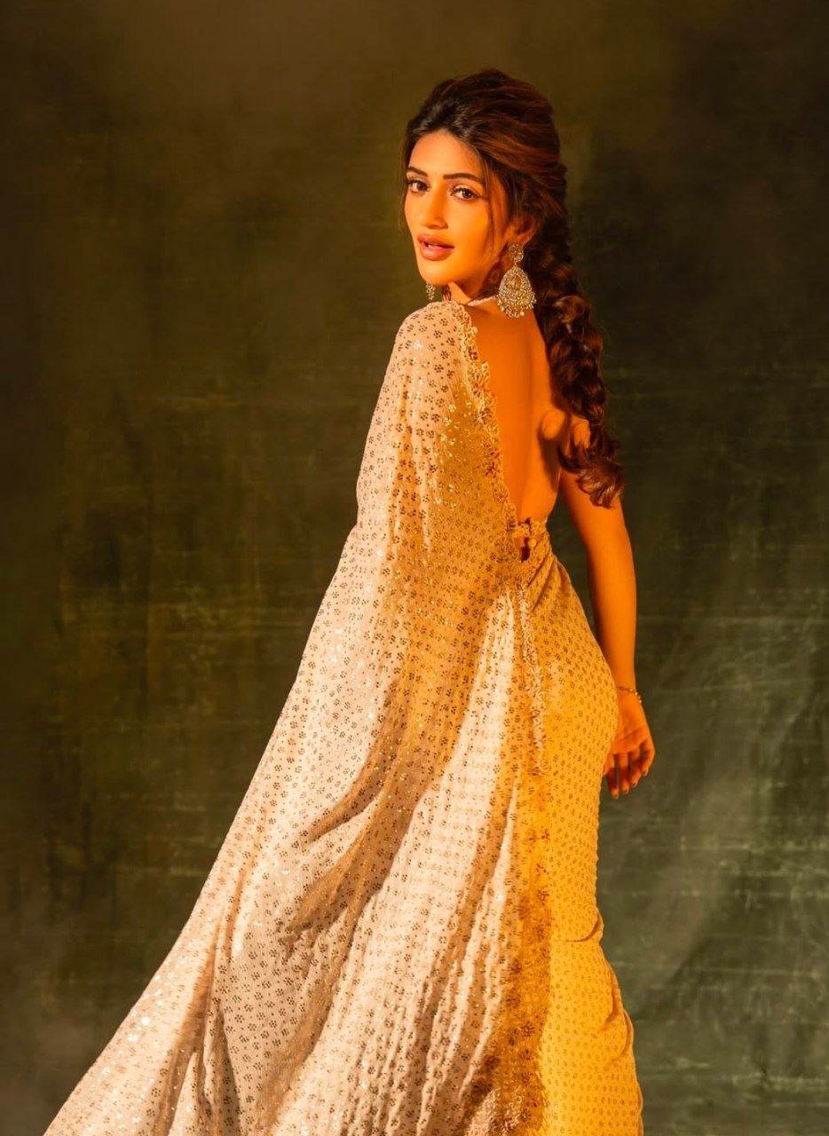 Beauty Sree Leela Vs Divya Bharathi 1 hello telugu heroine gallery sree leela 20250506 1