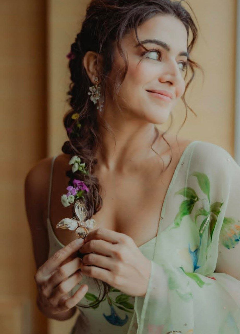 Beauty Wamiqa Gabbi Vs Daksha Nagar 2 hello telugu heroine gallery wamiqa gabbi 20250511 3