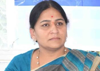 Hello Telugu - Malothu Kavitha Warning